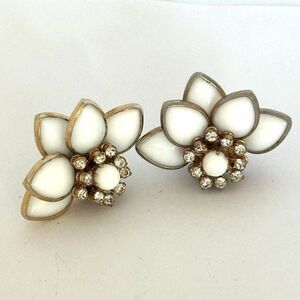 Vintage Milk Glass Flower Petal Clip on Earrings